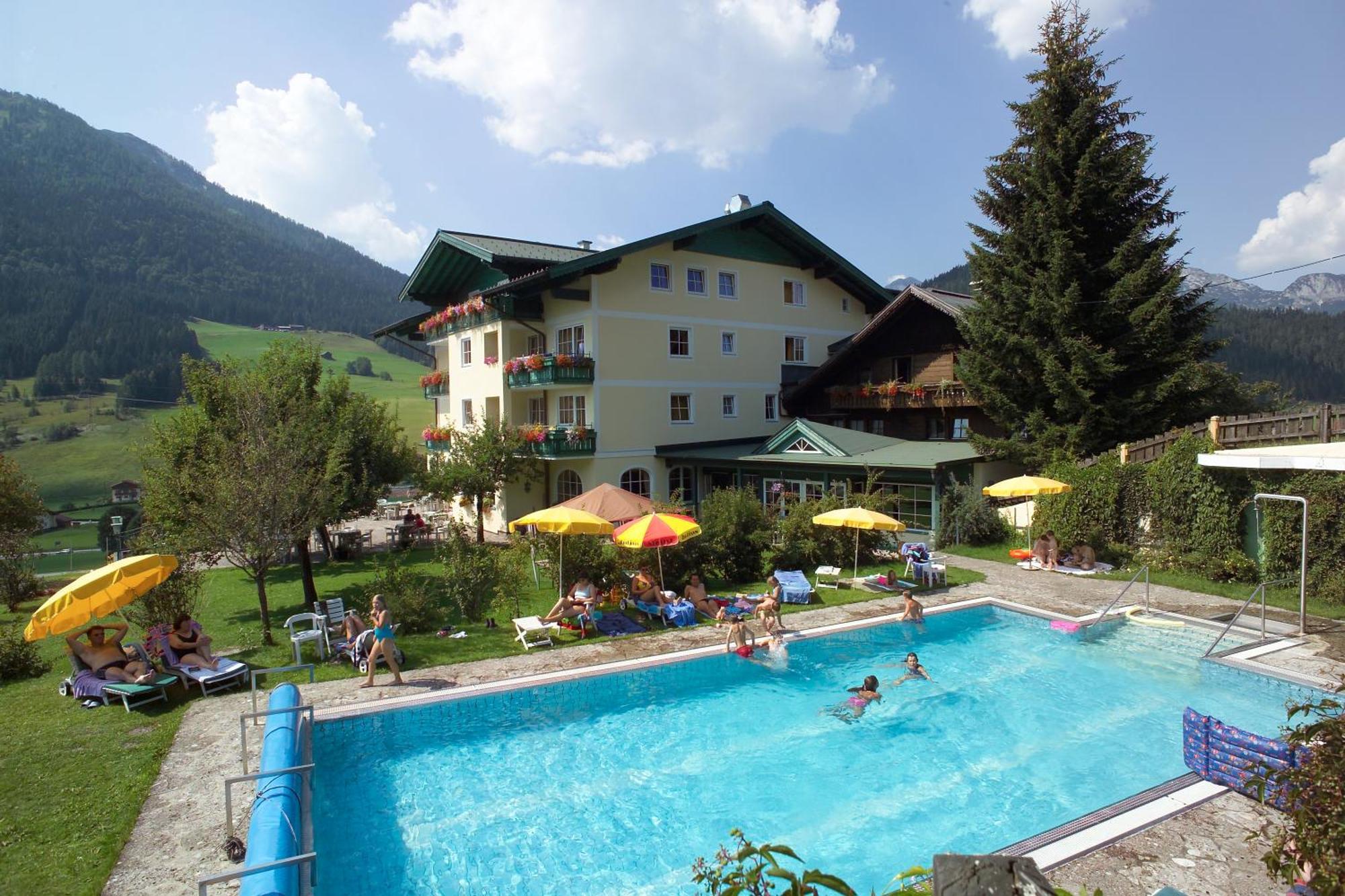 Wohlfuehlresort Und Feriengut Martinerhof Санкт-Мартин-ам-Тенненгебирге Экстерьер фото