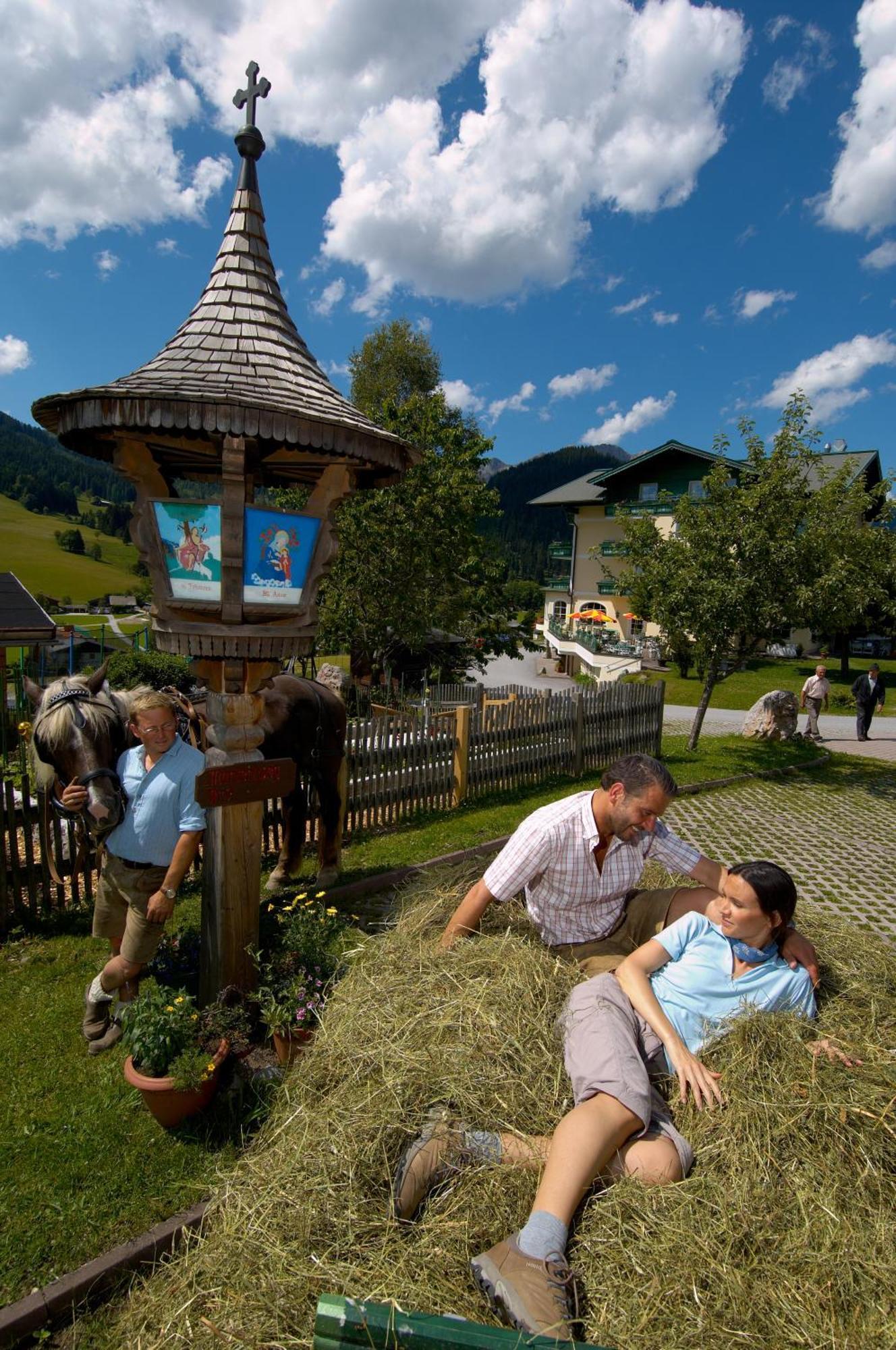Wohlfuehlresort Und Feriengut Martinerhof Санкт-Мартин-ам-Тенненгебирге Экстерьер фото