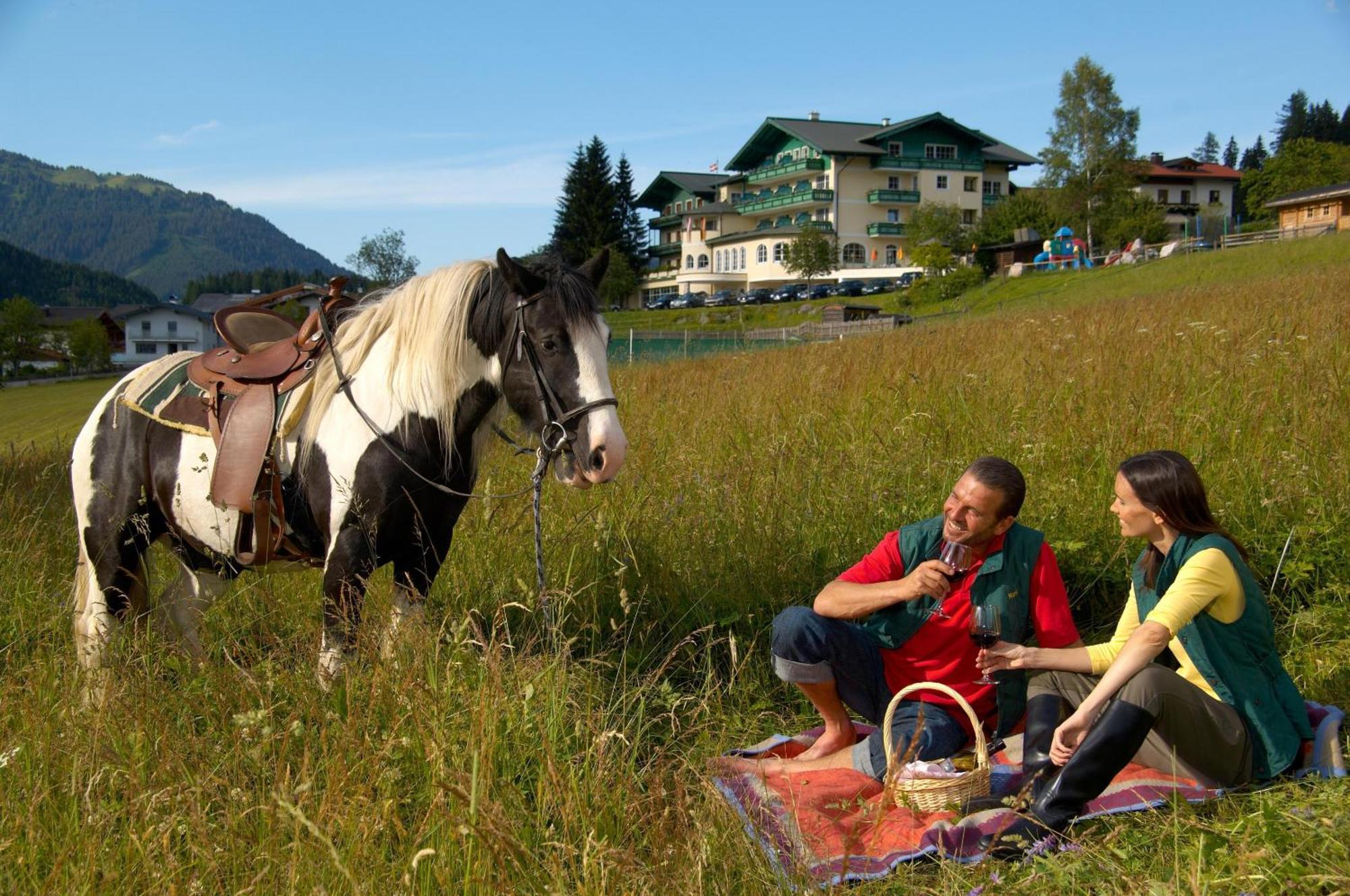 Wohlfuehlresort Und Feriengut Martinerhof Санкт-Мартин-ам-Тенненгебирге Экстерьер фото