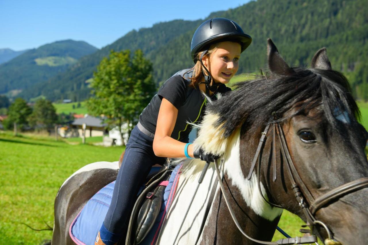Wohlfuehlresort Und Feriengut Martinerhof Санкт-Мартин-ам-Тенненгебирге Экстерьер фото